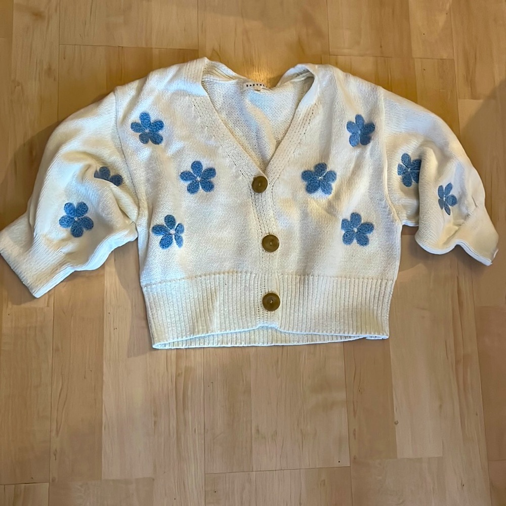 Women’s Chunky Knit Cropped Cream and Blue Flower Cardigan